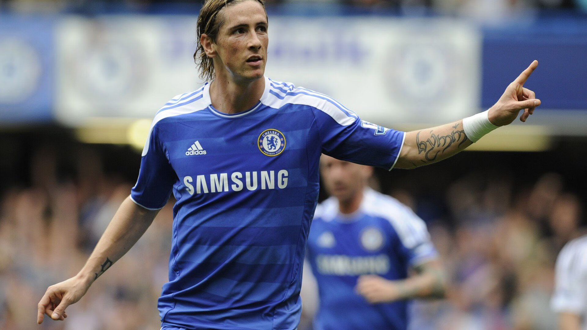 全国传统弓射箭邀请赛 古装选手亮相古城墙下